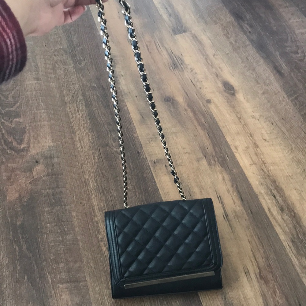 BLACK CROSSBODY